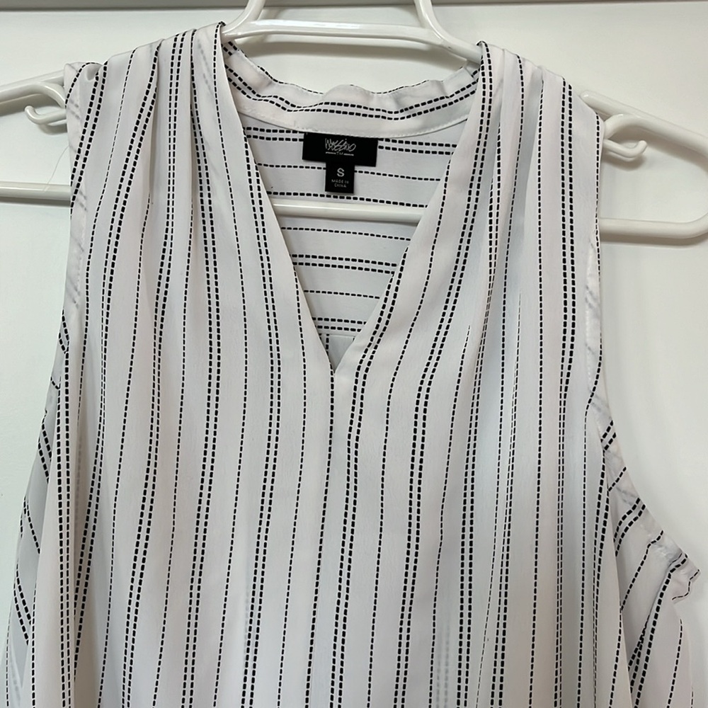 Sleeveless blouse - Picture 2 of 2